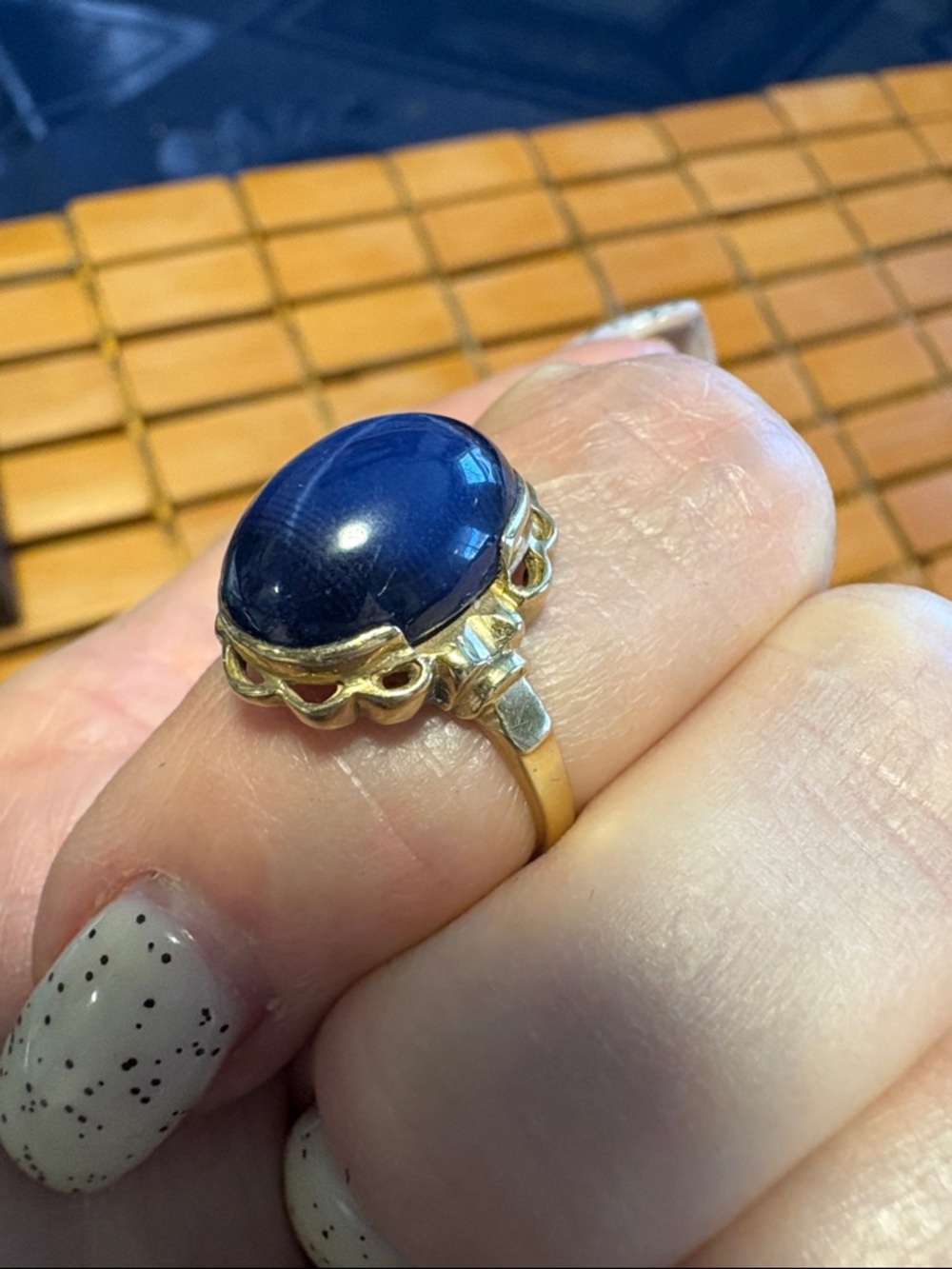 Classic Vintage Gold 18K Ring with Deep Blue sapphire Cabochon Stone